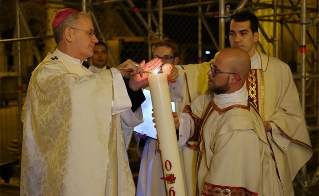 Nadbiskup Kutleša predvodio Vazmeno bdjenje u Zagrebačkoj katedrali